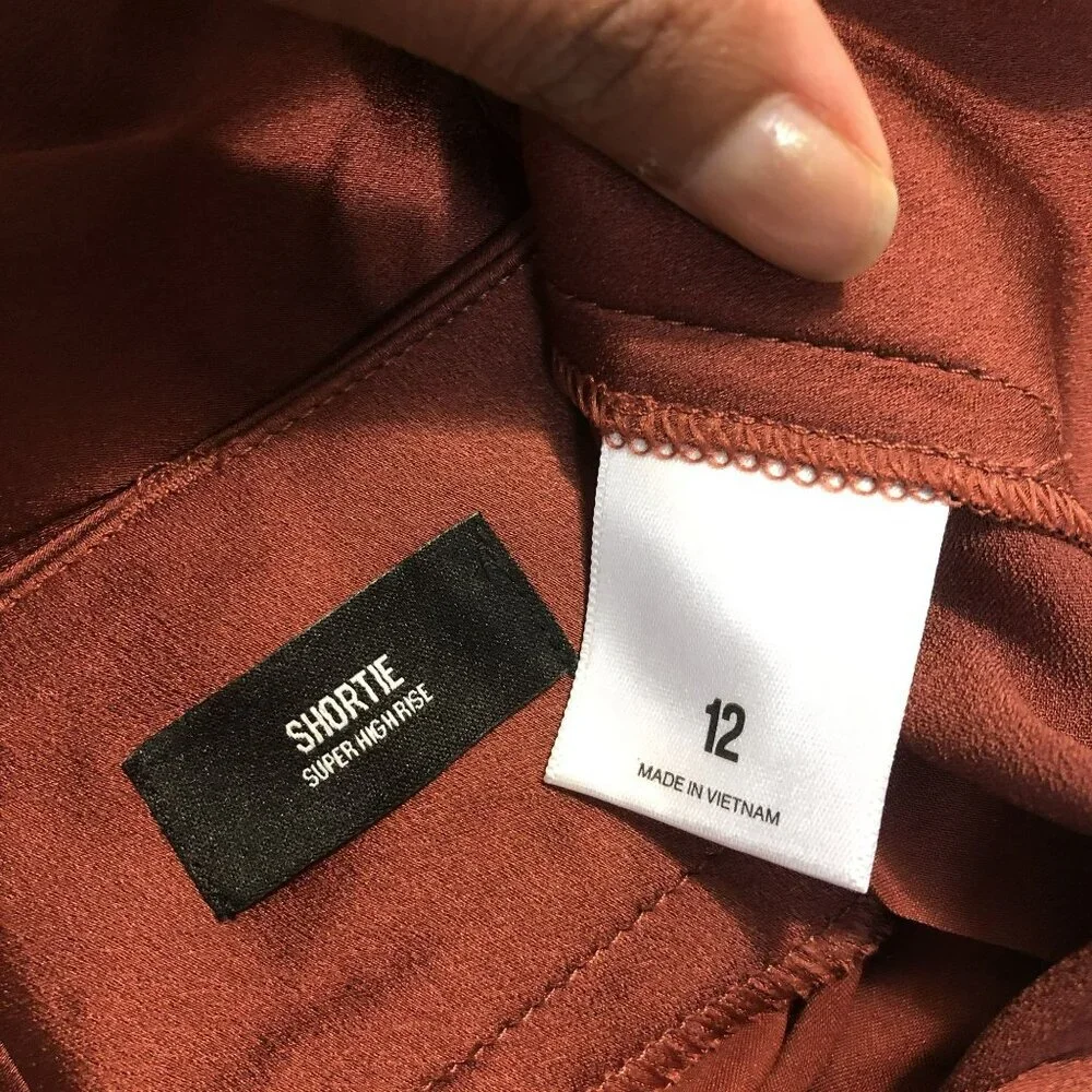 NWT Express Shorts Rust Satin Shortie Size 12 Pockets & Button Closure Womens